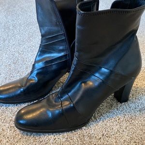 Naturalizer Women’s 9 M Black Boot with Heel Damaged